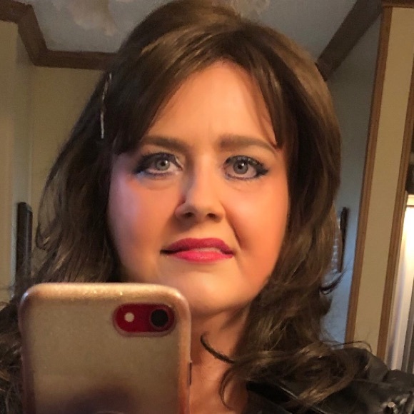 🌹Meet your Posher, Kelly - Picture 3 of 15